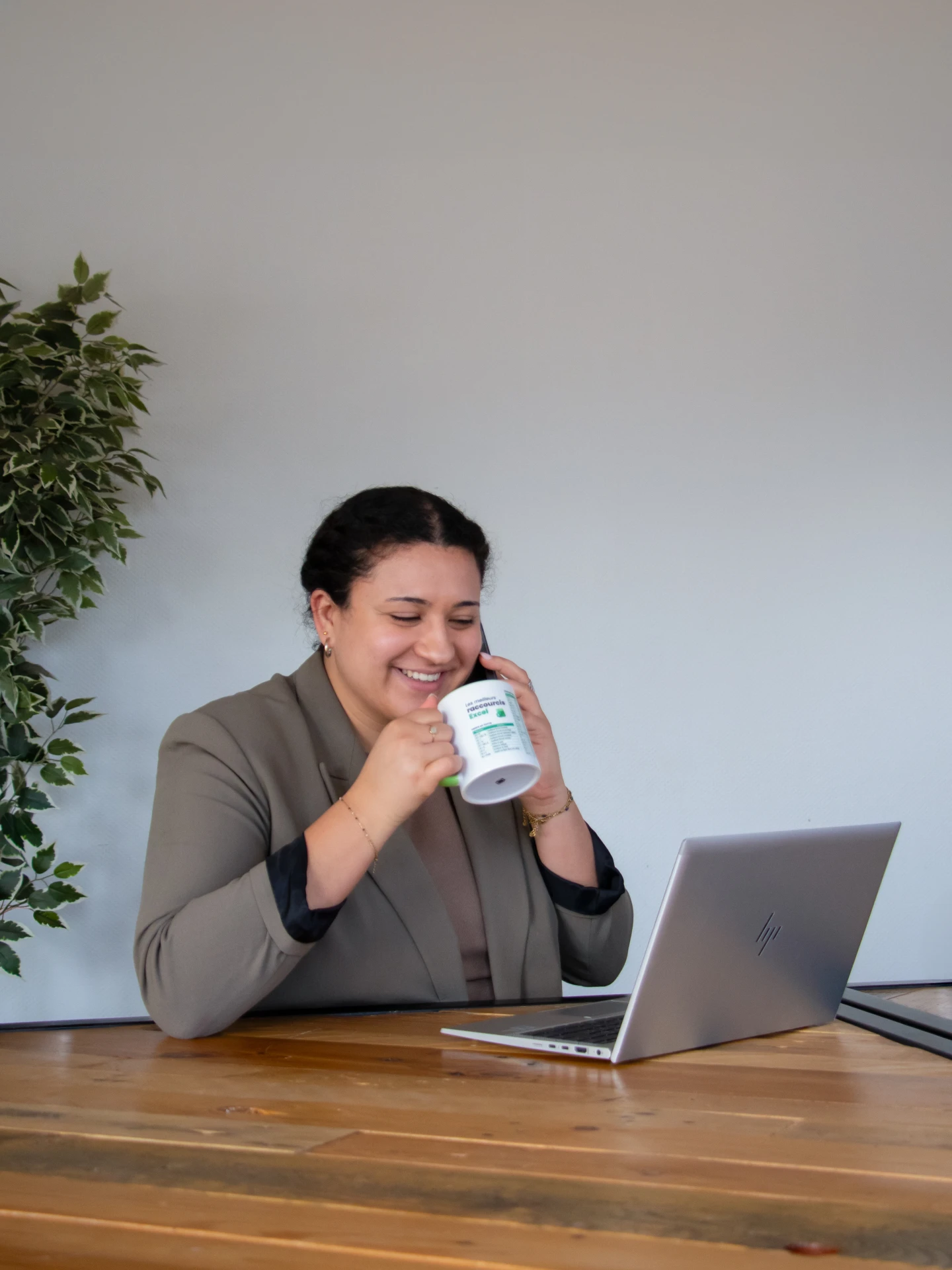 Ounsia BENAMAR analyse vos besoins durant un appel téléphonique pour une formation excel pour le secteur de la logistique