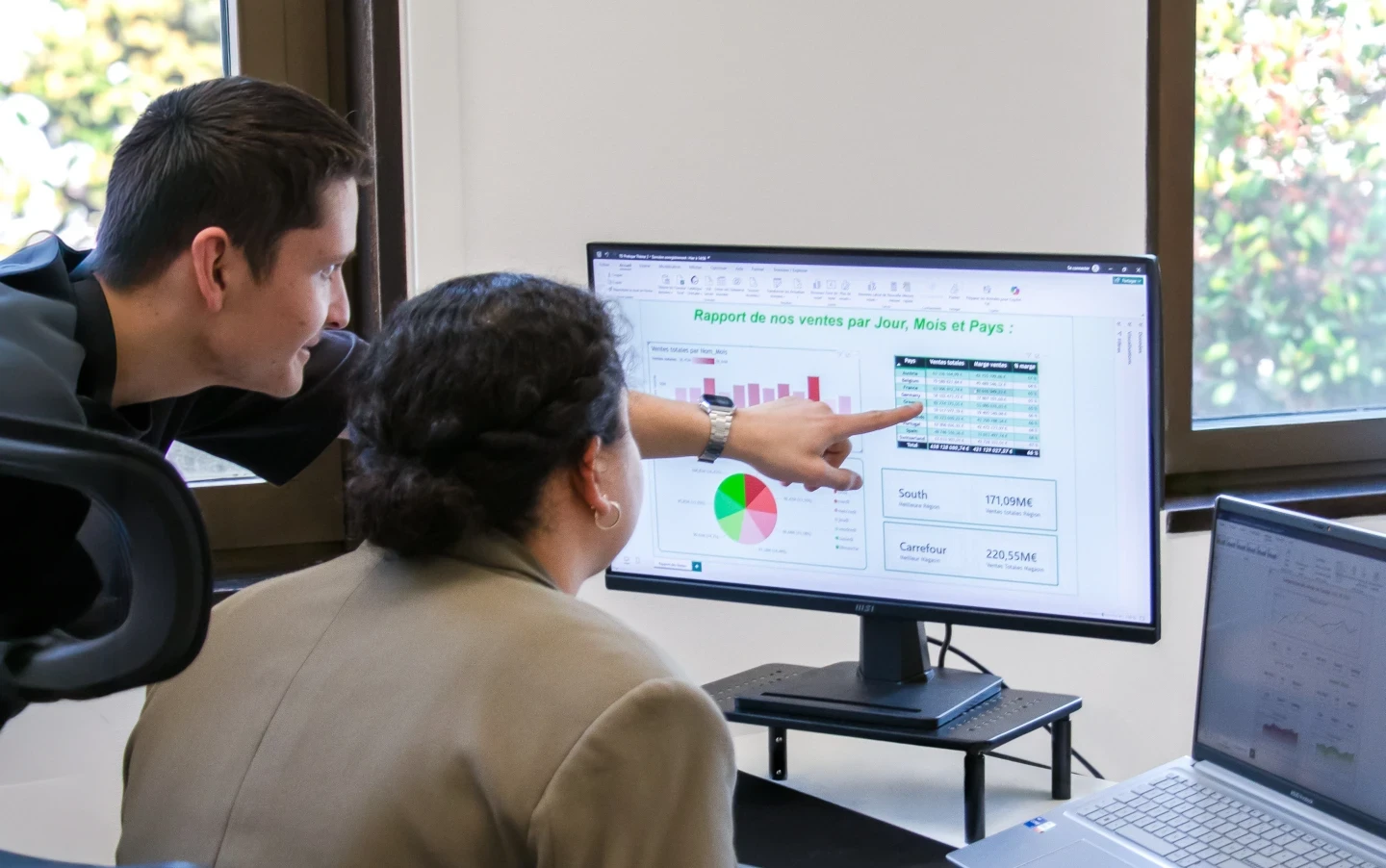 Photographie d'une séance de formation power bi niveau avancé, complète et certifiante tosa